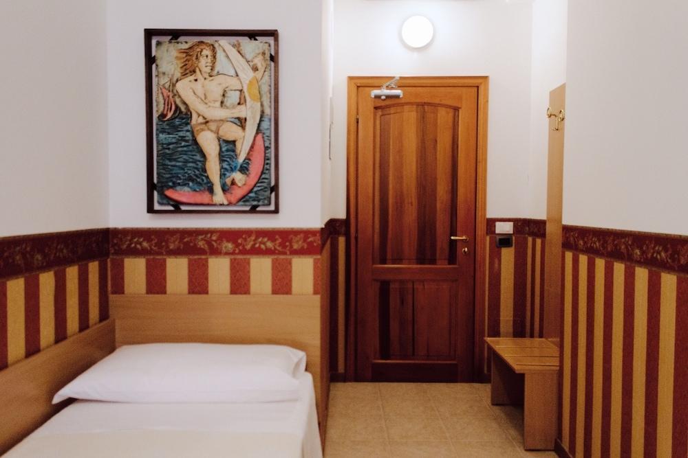 Hotel Plaza Con Piscina Cattolica Exterior photo