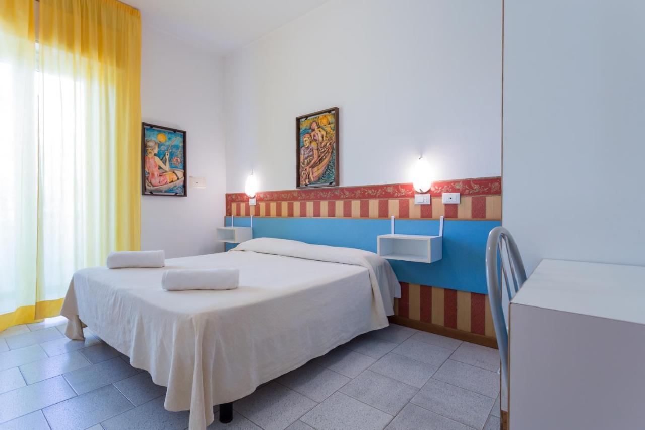 Hotel Plaza Con Piscina Cattolica Exterior photo