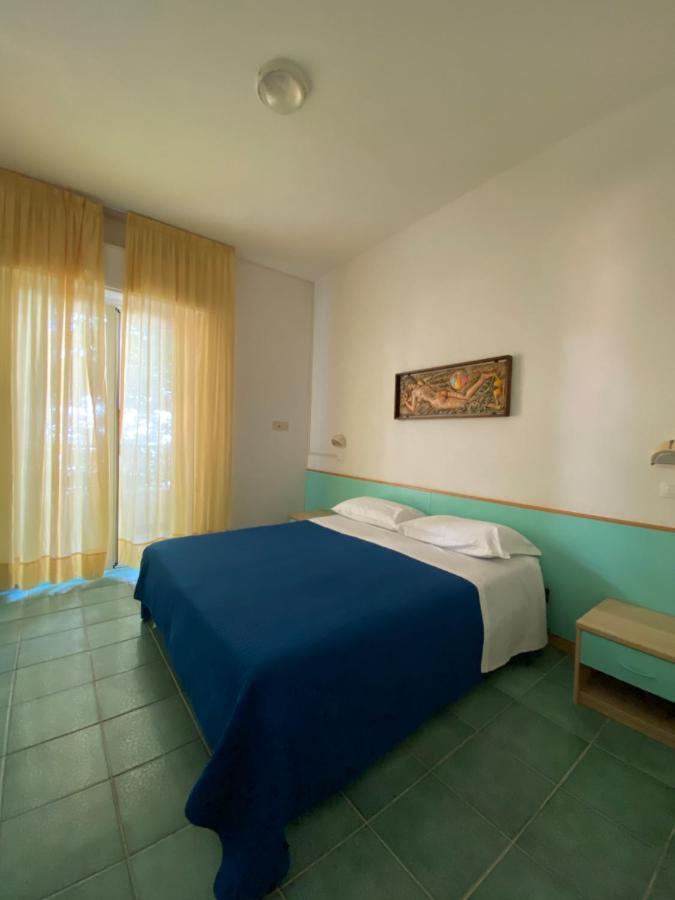 Hotel Plaza Con Piscina Cattolica Exterior photo