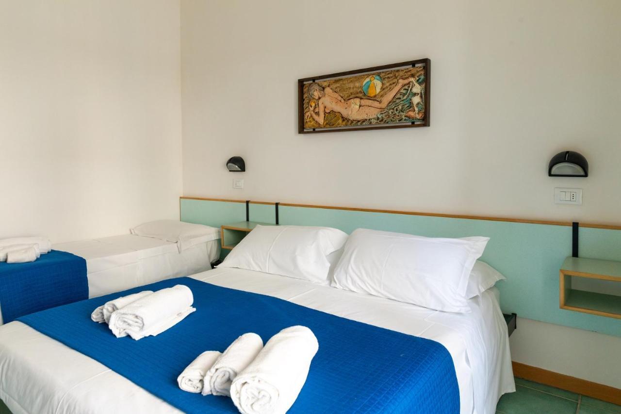 Hotel Plaza Con Piscina Cattolica Exterior photo