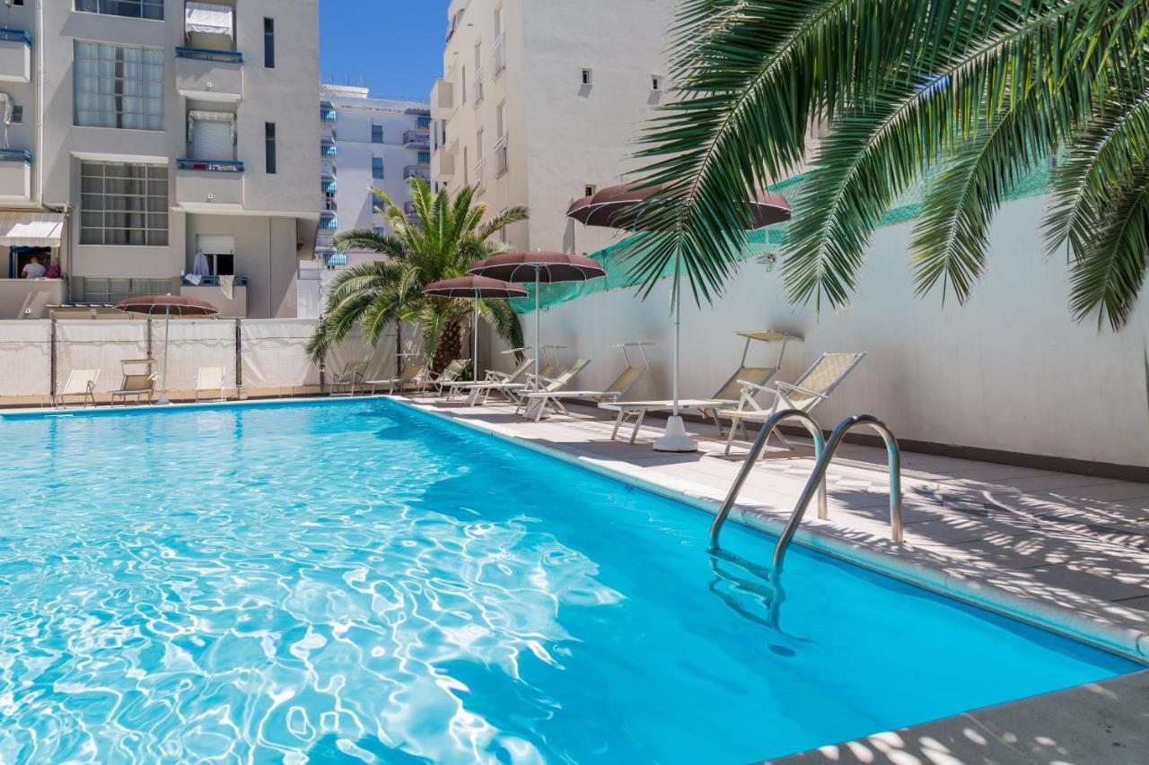 Hotel Plaza Con Piscina Cattolica Exterior photo