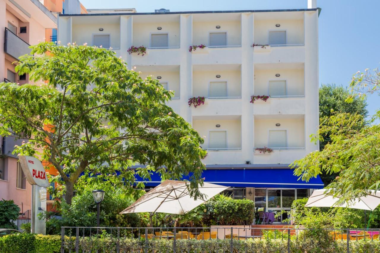 Hotel Plaza Con Piscina Cattolica Exterior photo